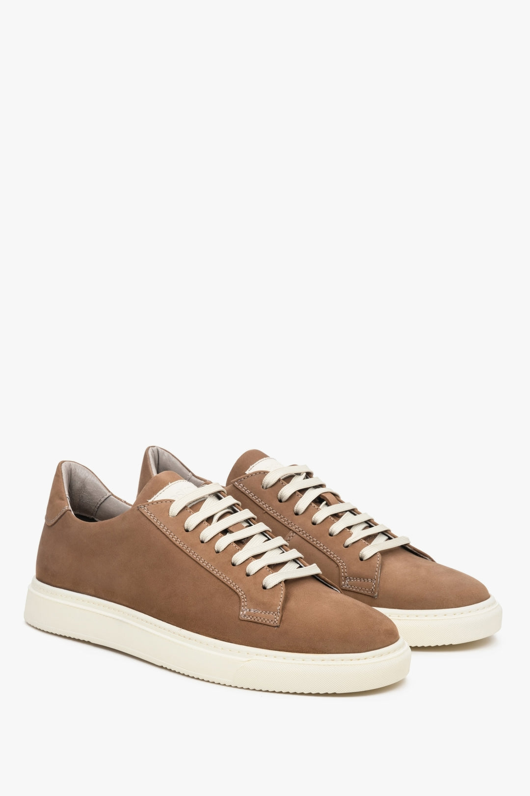 Men's Estro nubuck sneakers in brown - presentation of the top of the shoe and the side seam.
