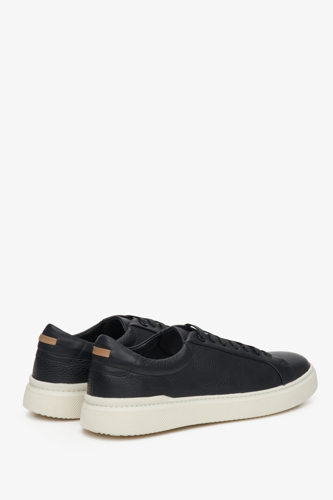 Estro men's leather sneakers in black.