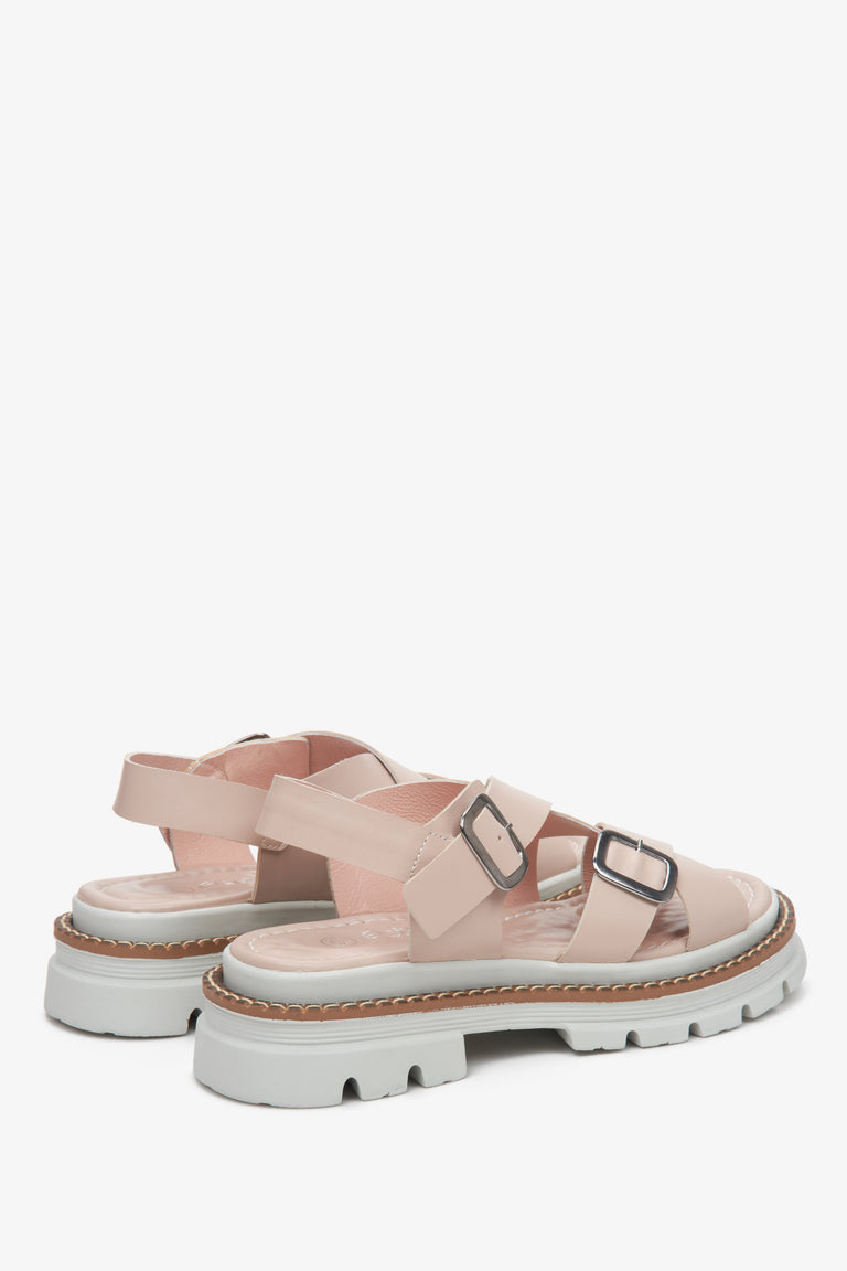 Women's pastel pink Estro natural leather sandals - close-up of the side line and back of the shoes.