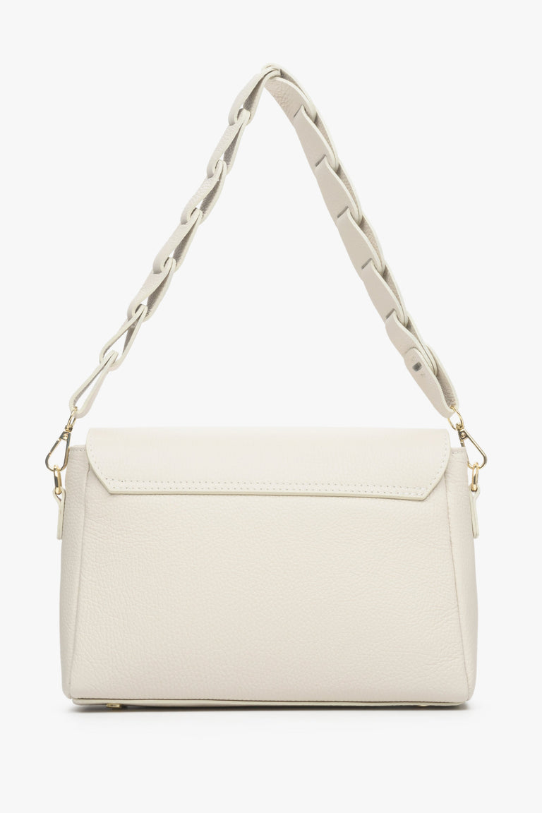 Women's light beige leather shoulder bag by Estro - reverse.