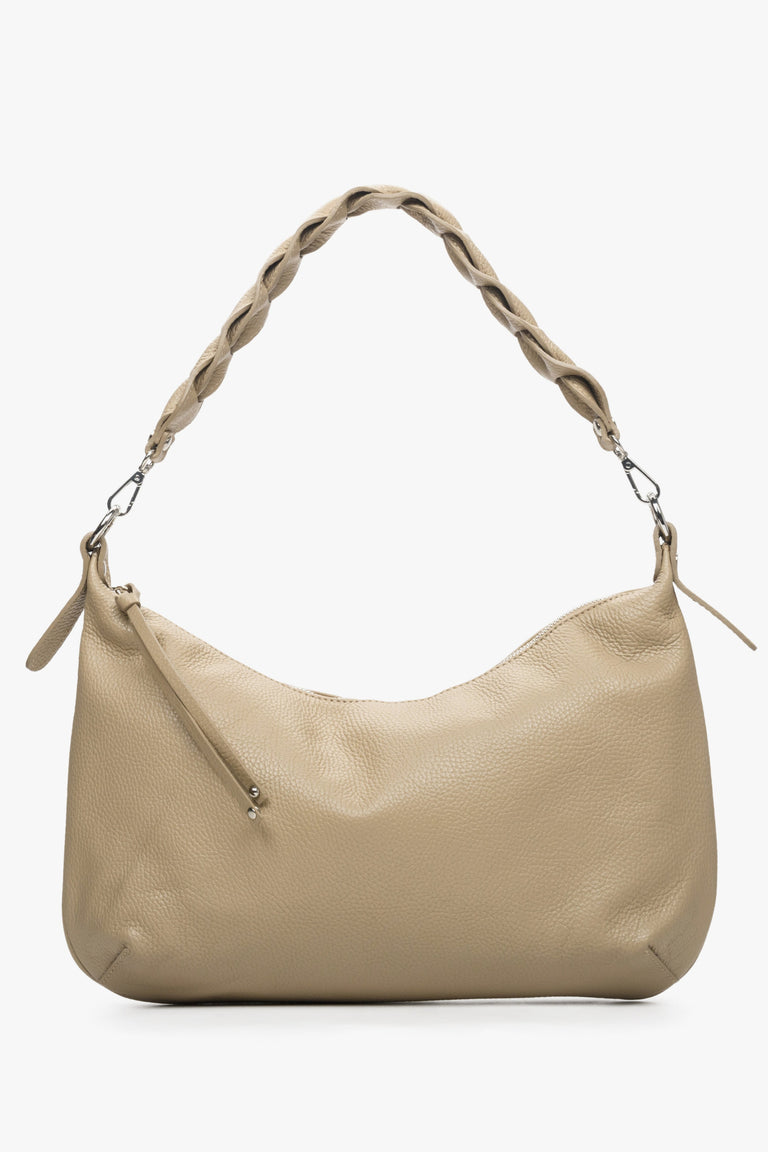 Women's shoulder bag by Estro in sand beige.