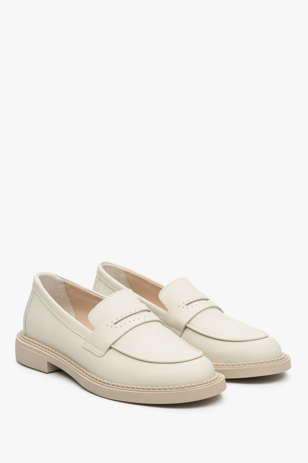 Women's beige leather loafers for spring Estro.