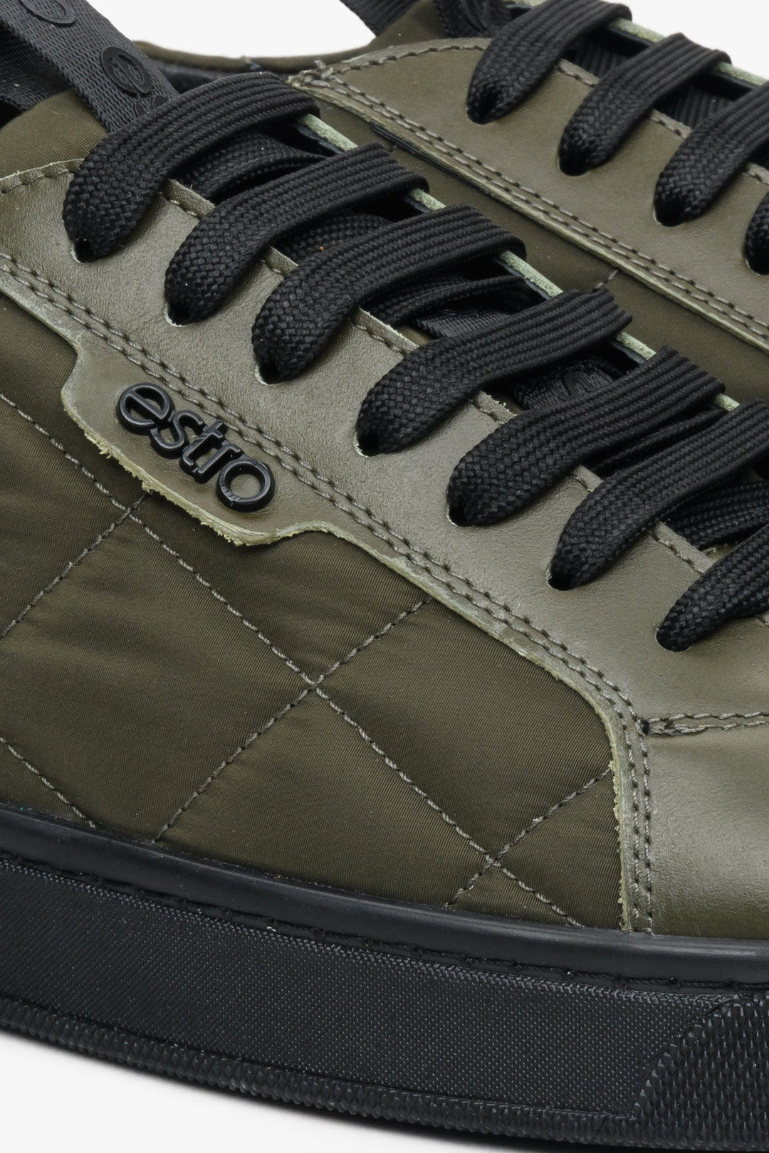 Men's green Estro sneakers for spring and autumn - a close-up of the details.