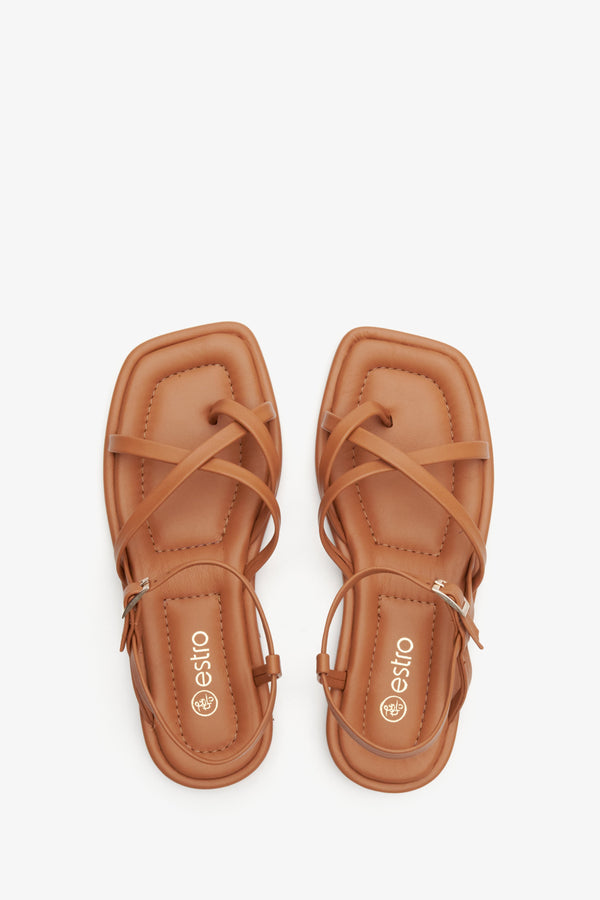 Women's brown Estro sandals made of thin cross straps of Italian natural leather - presentation of the model from above.