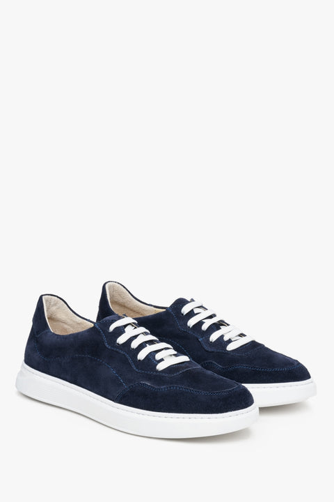 Lace-up men's Estro sneakers in natural velour in navy blue.