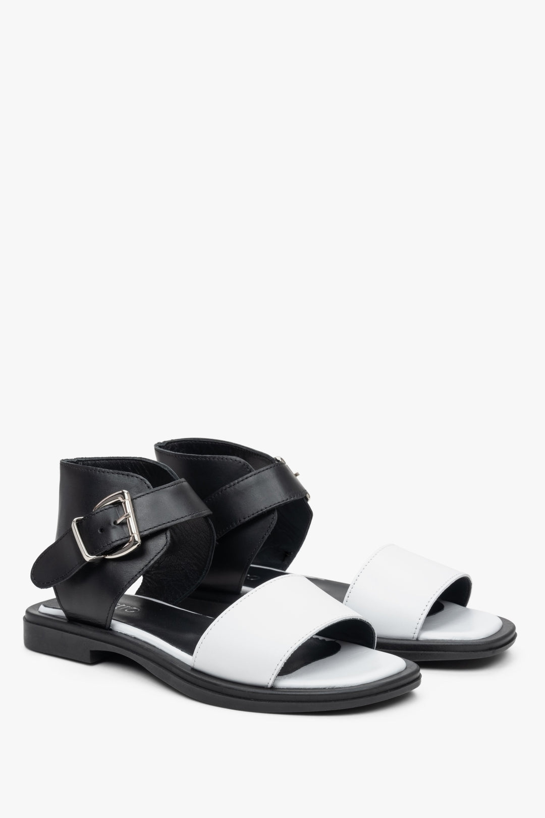 Black and white women's flat sandals made of natural leather Estro.