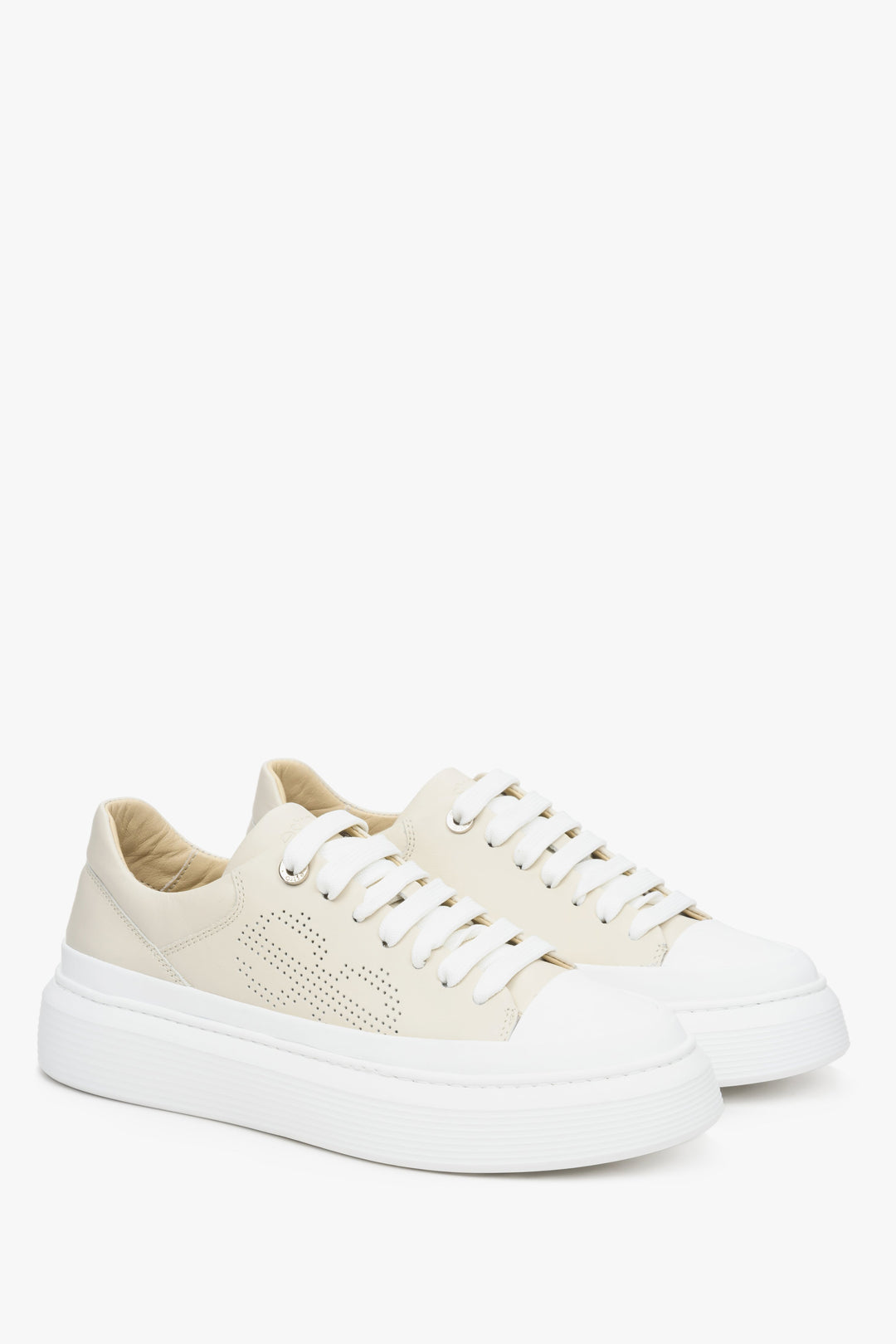 Beige leather Estro women's sneakers for spring - presentation of the the model on the side.