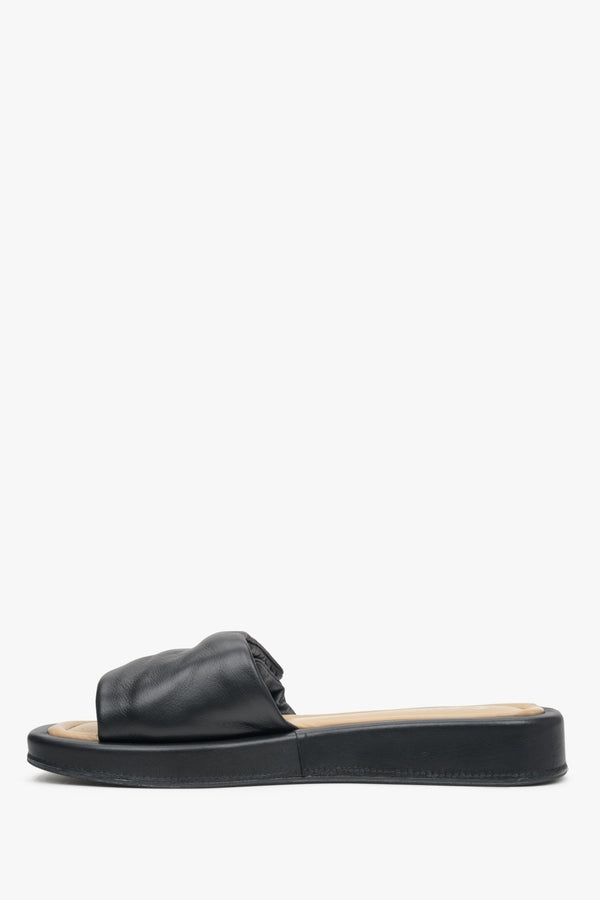 Soft slide women's sandals made of Italian leather Estro in black colour.