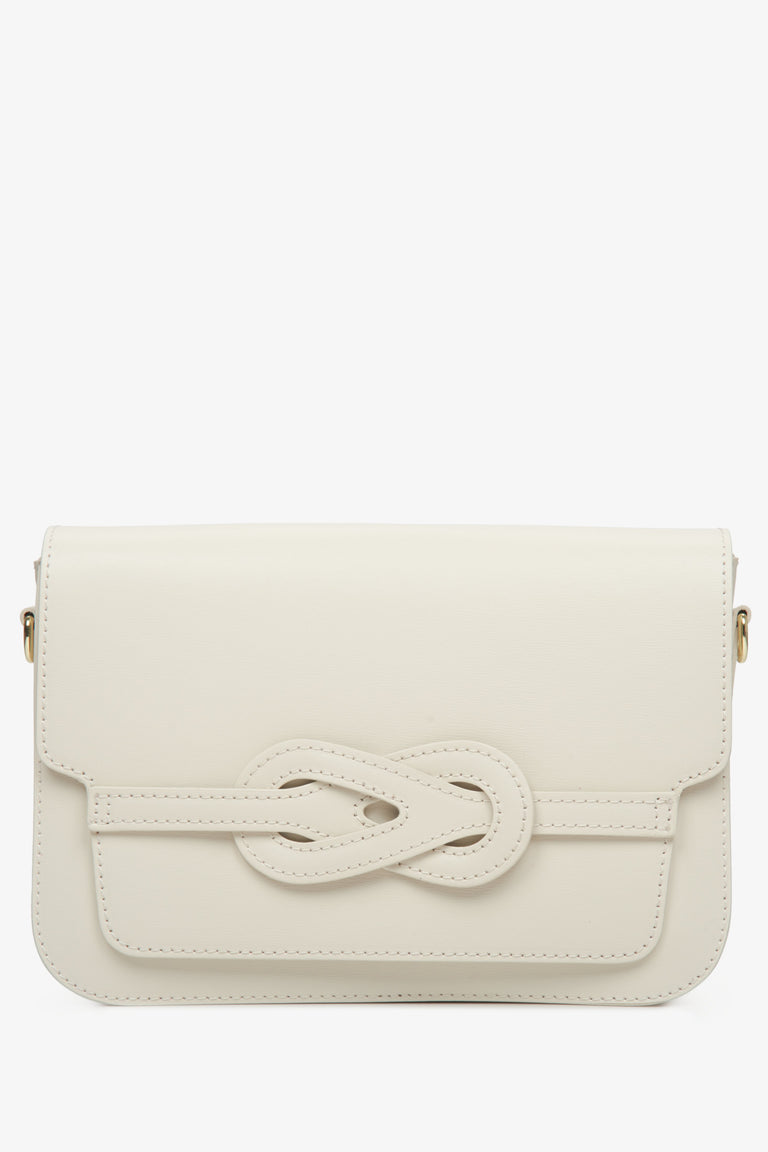 Women's beige Estro shoulder bag made of Italian leather.