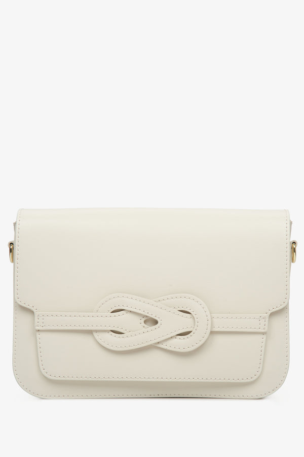 Women's beige Estro shoulder bag made of Italian leather.