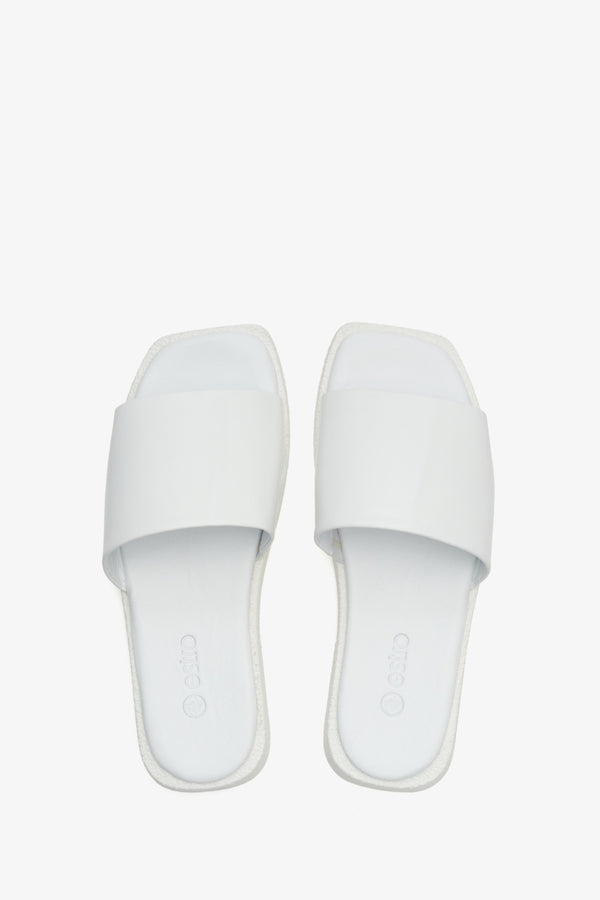 Leather, white Estro women's flat sandals with a square toe - presentation of the model from above.