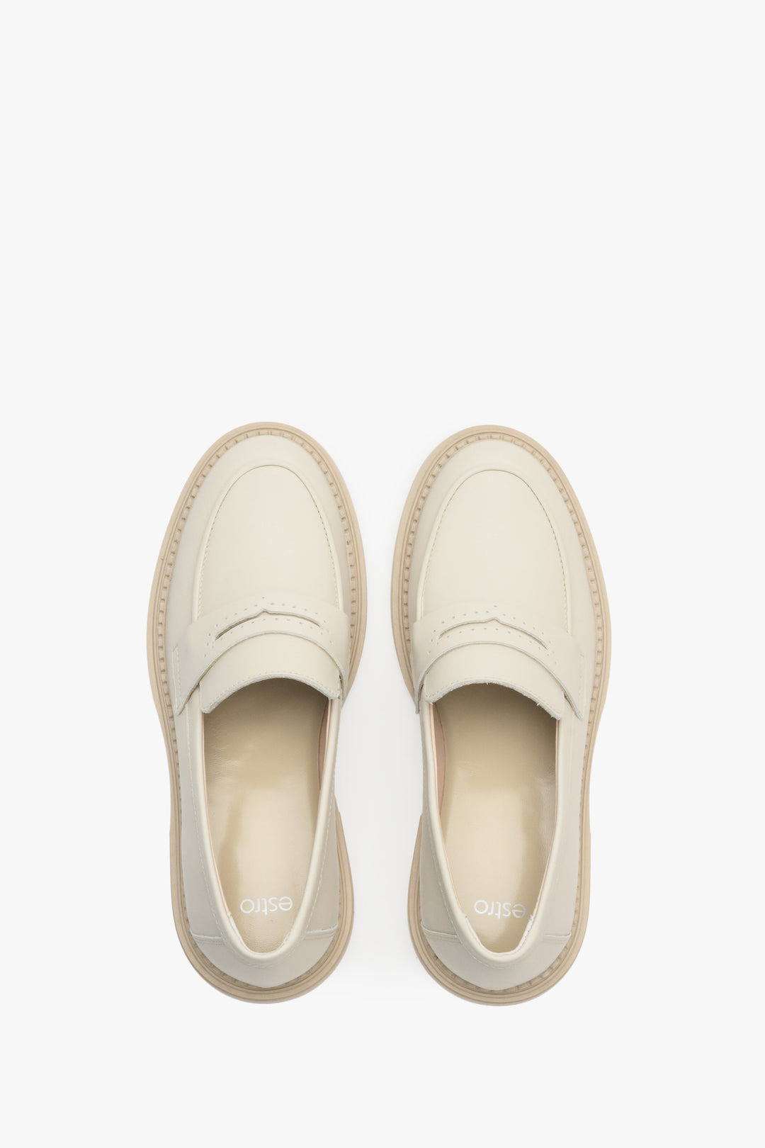 Beige leather loafers for women Estro - presentation of the model from above.