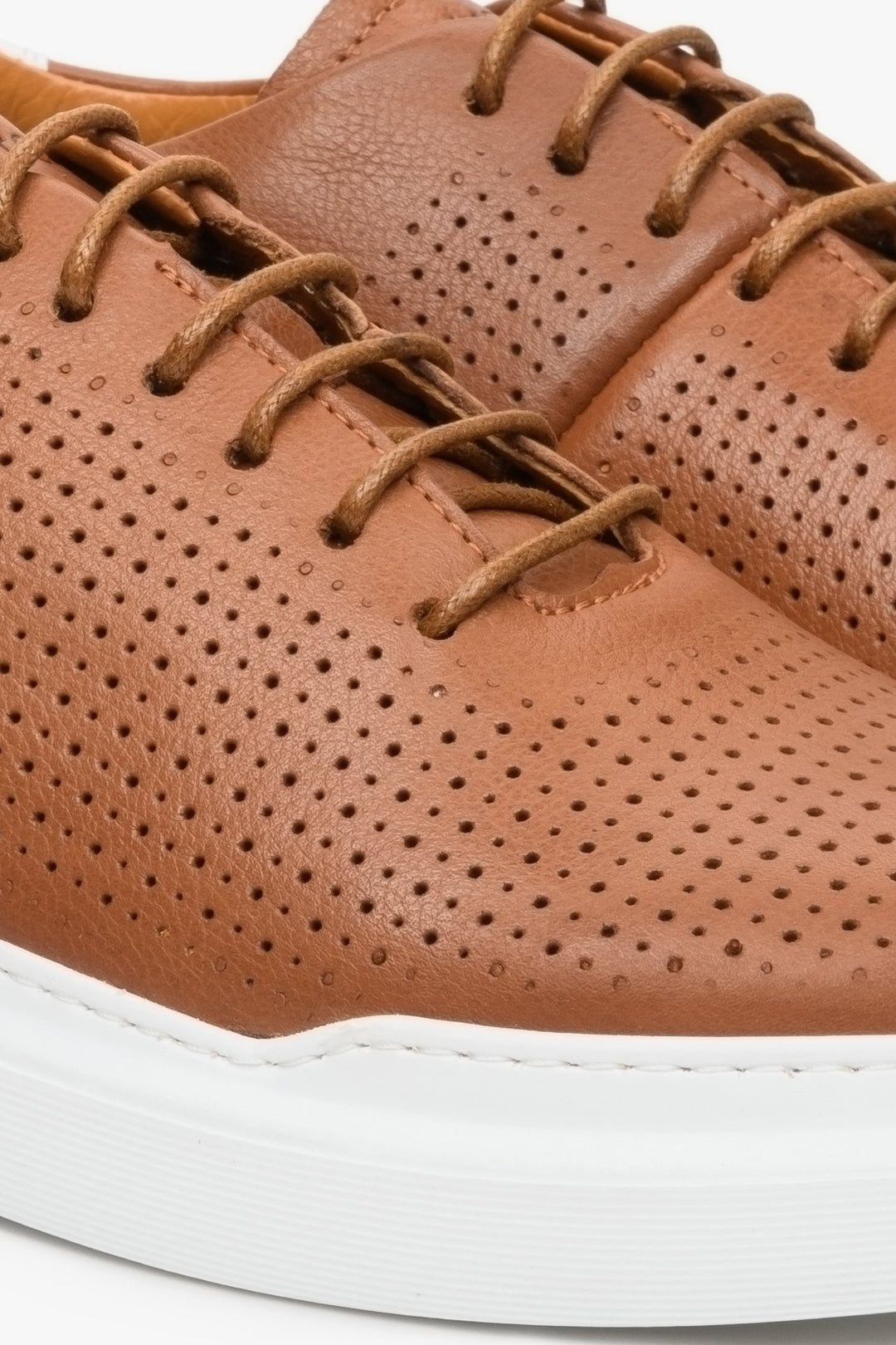Men's leather perforated summer sneakers in natural leather - close-up on details.