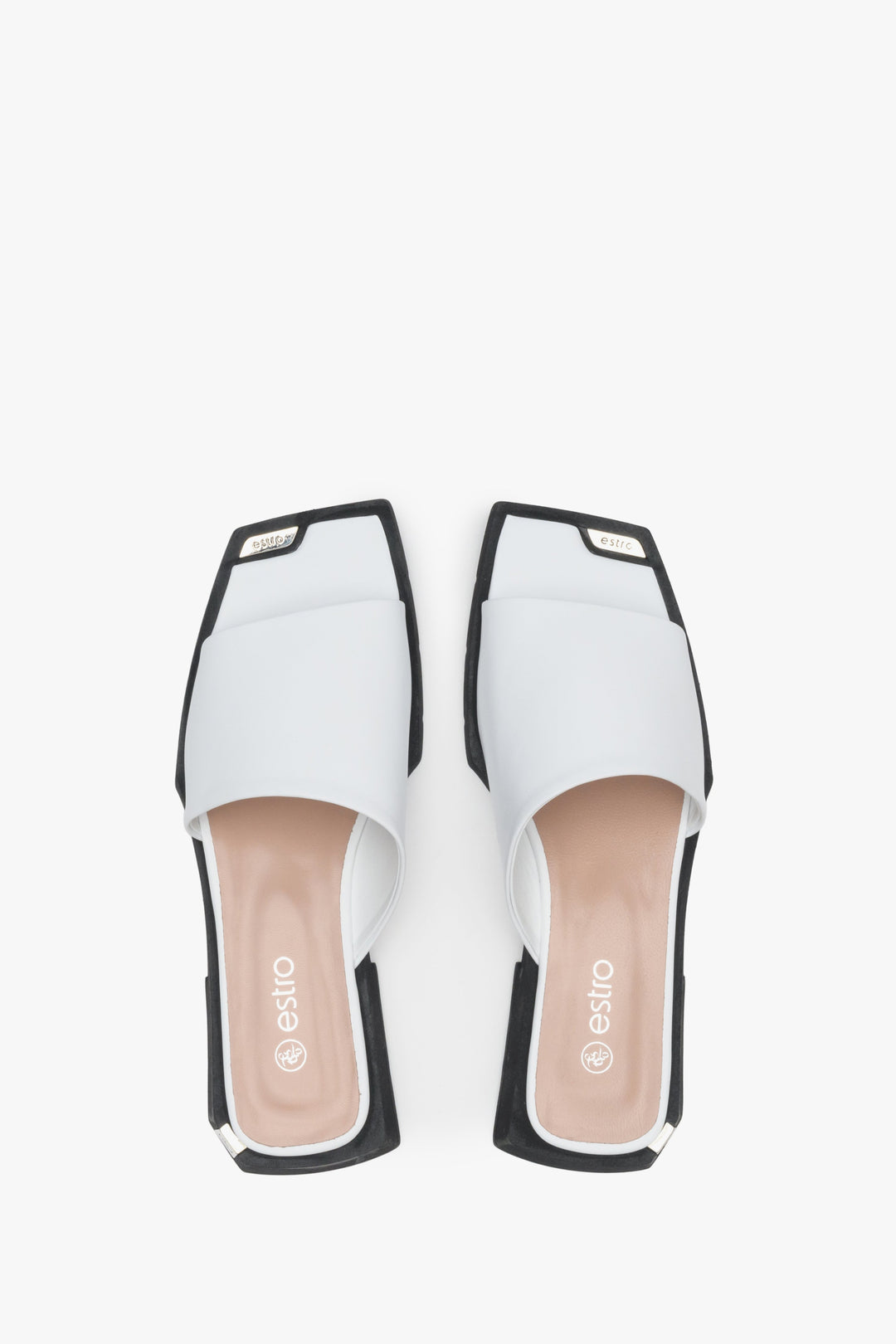 Women's leather mules for summer in white - presentation of the back of the model.