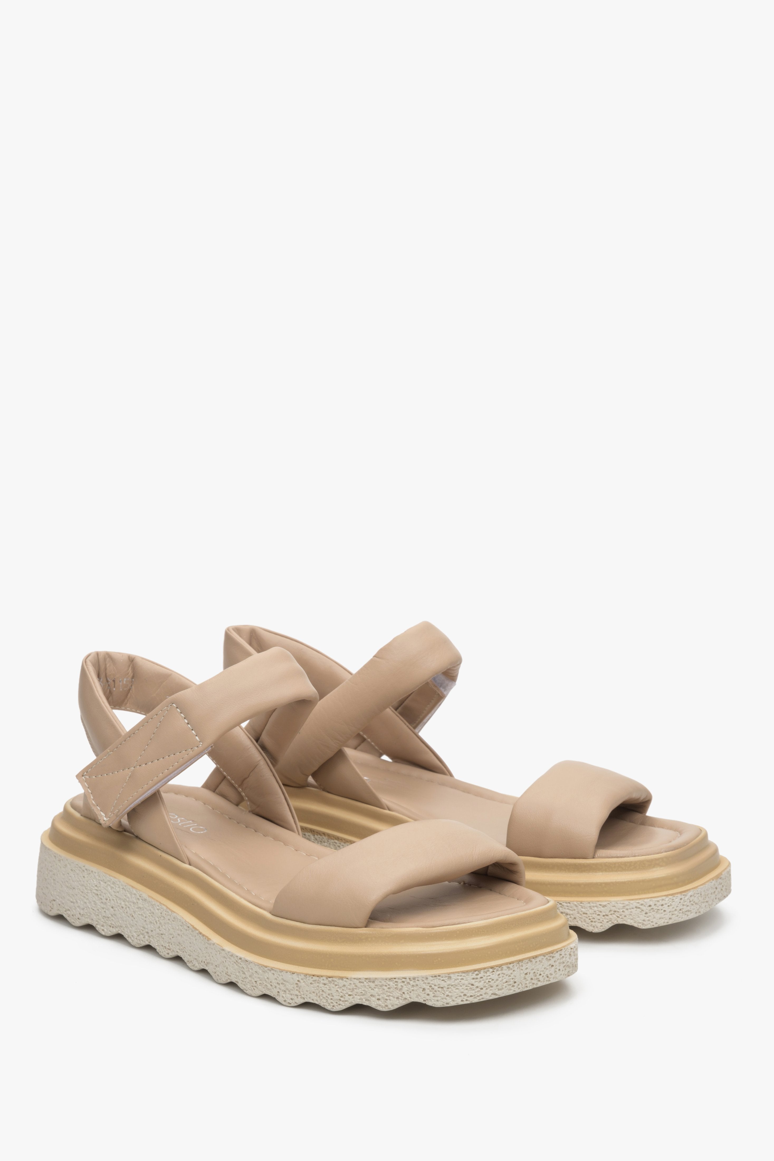 Women's sand beige sandals made of natural leather by Estro.