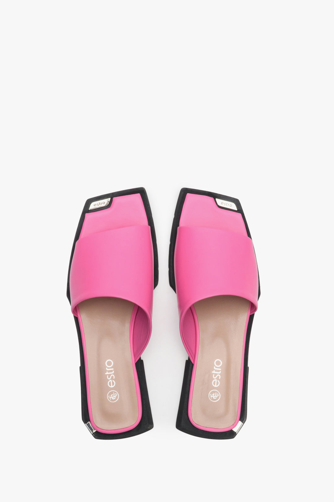 Women's leather mules for summer in pink - presentation of the back of the model.