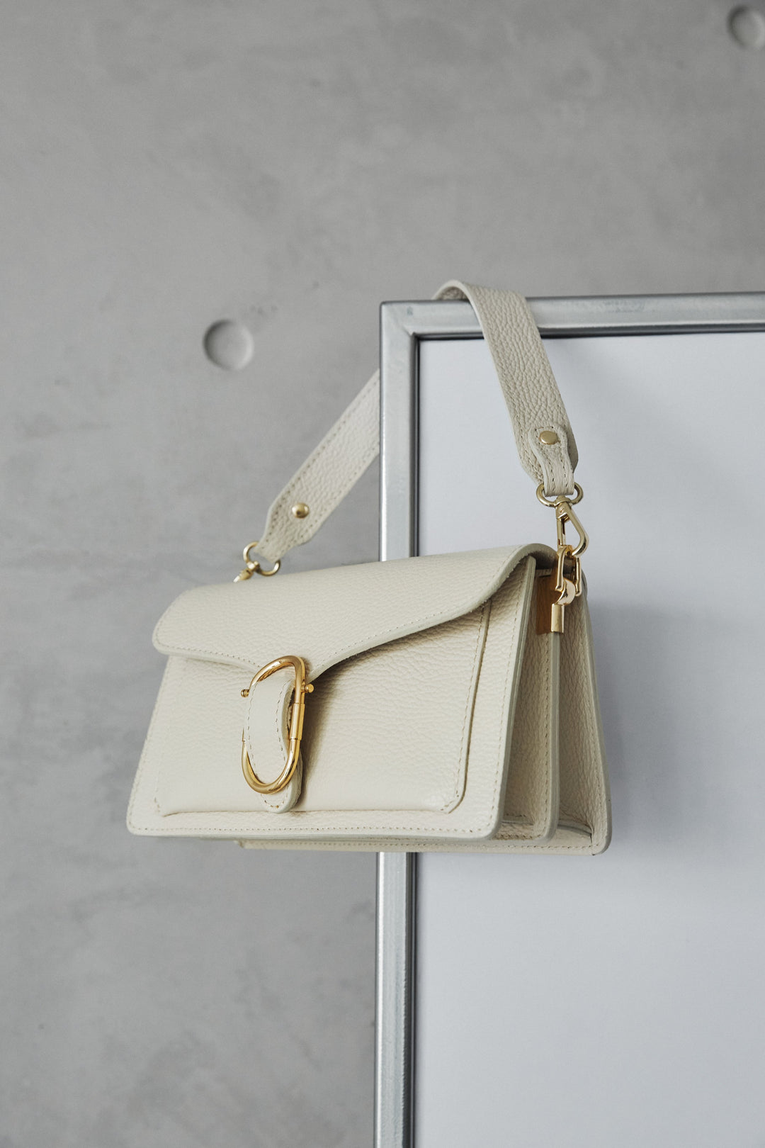 Light Beige Small Women's Shoulder Bag Estro ER00111468