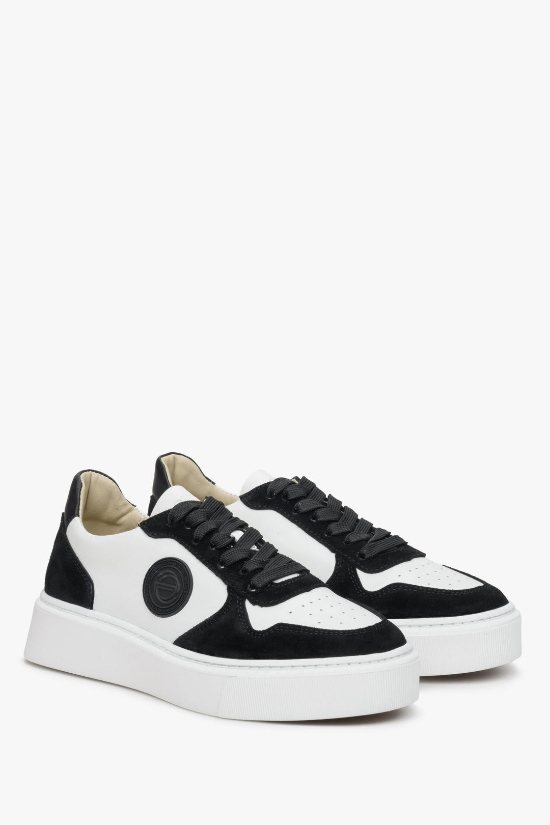 Women's velour and natural leather Estro sneakers with lacing in white and black.