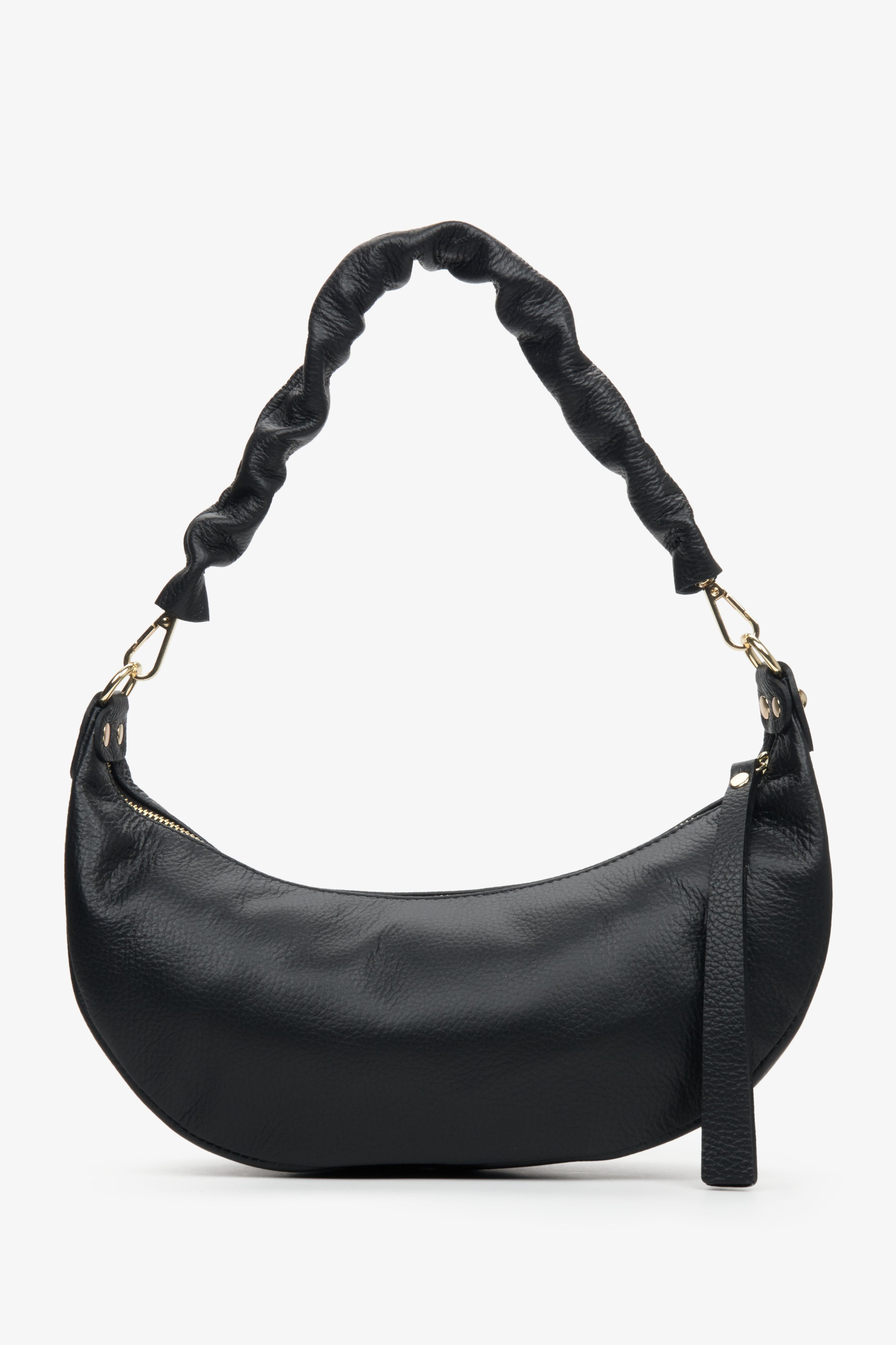 Black half-moon shoulder bag made of natural leather by Estro.