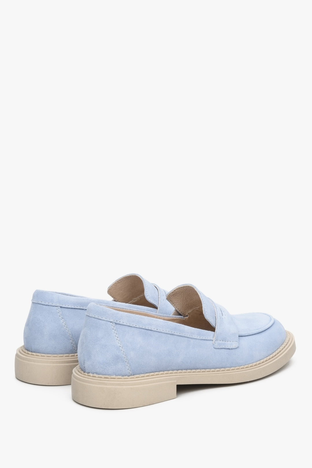 Women's suede moccasins in light blue Estro - a close-up of the heel.