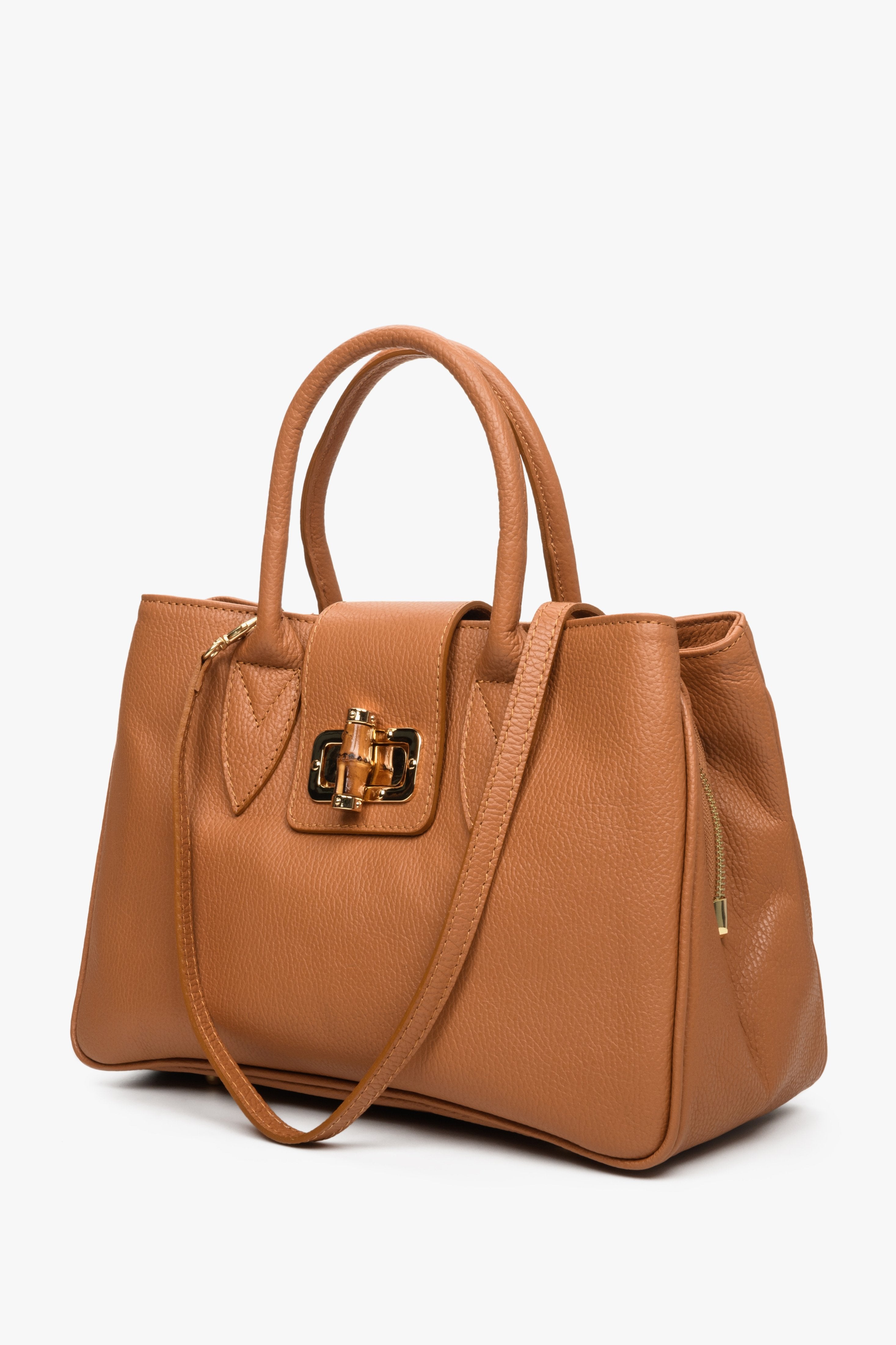 Italian leather women's handbag ideal for spring and summer for hand and on a longer strap in brown.