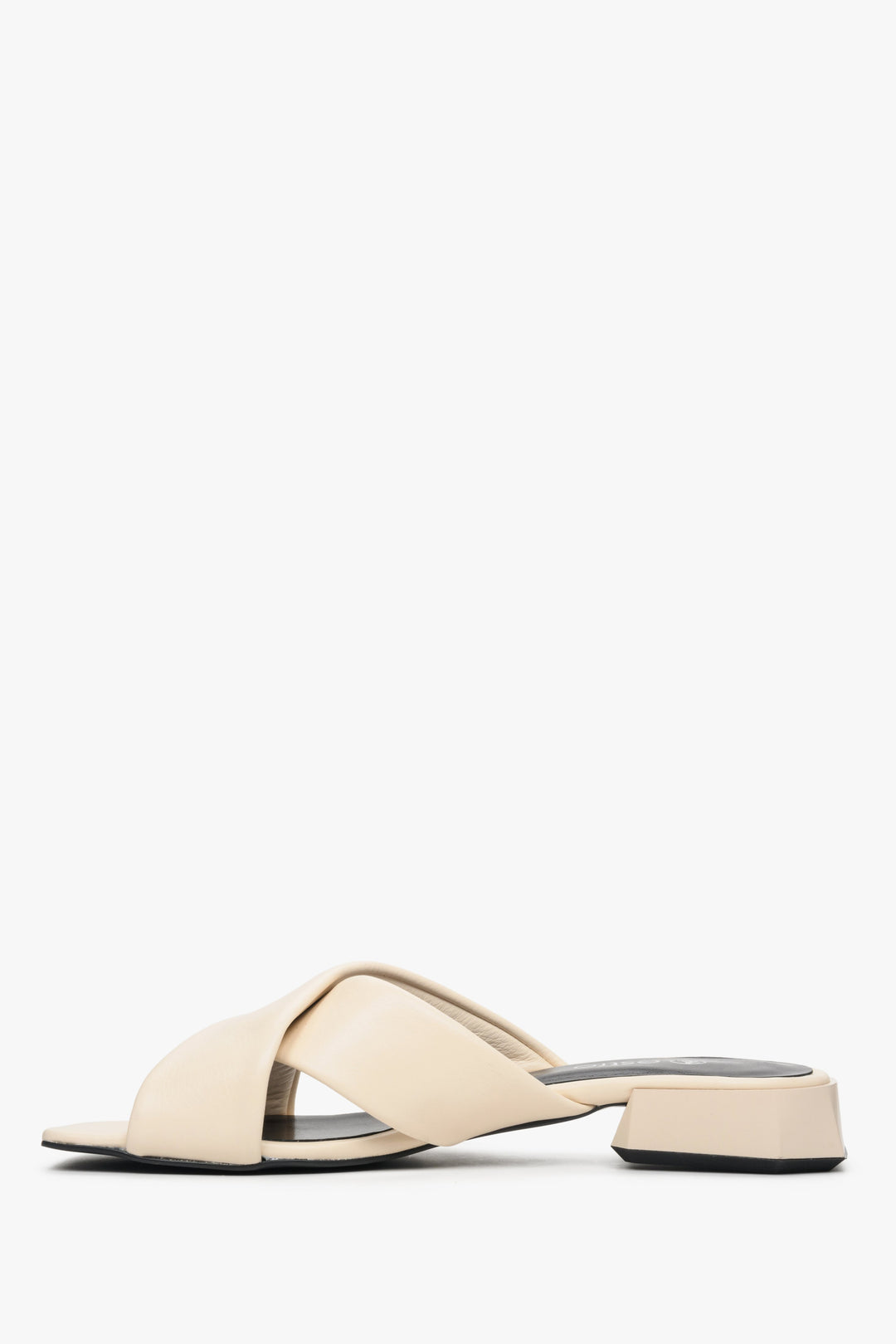 Women's cross-strap mules in beige of Estro brand made of natural, Italian leather.