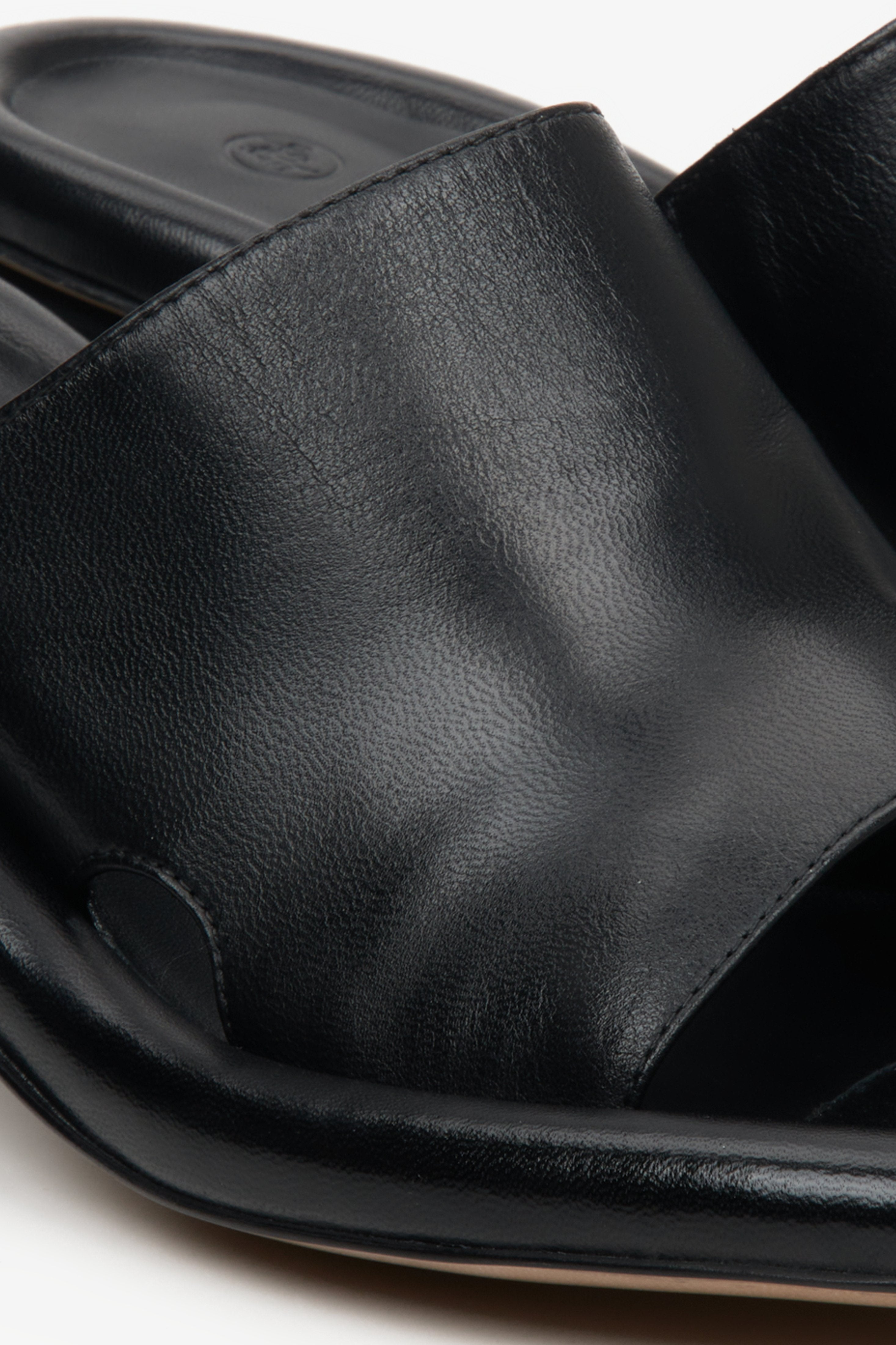 Black leather mules for women on a block heel Estro - close-up of the sewing system.