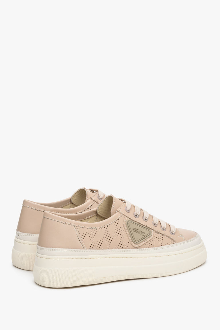 Estro women's leather spring sneakers in beige color.