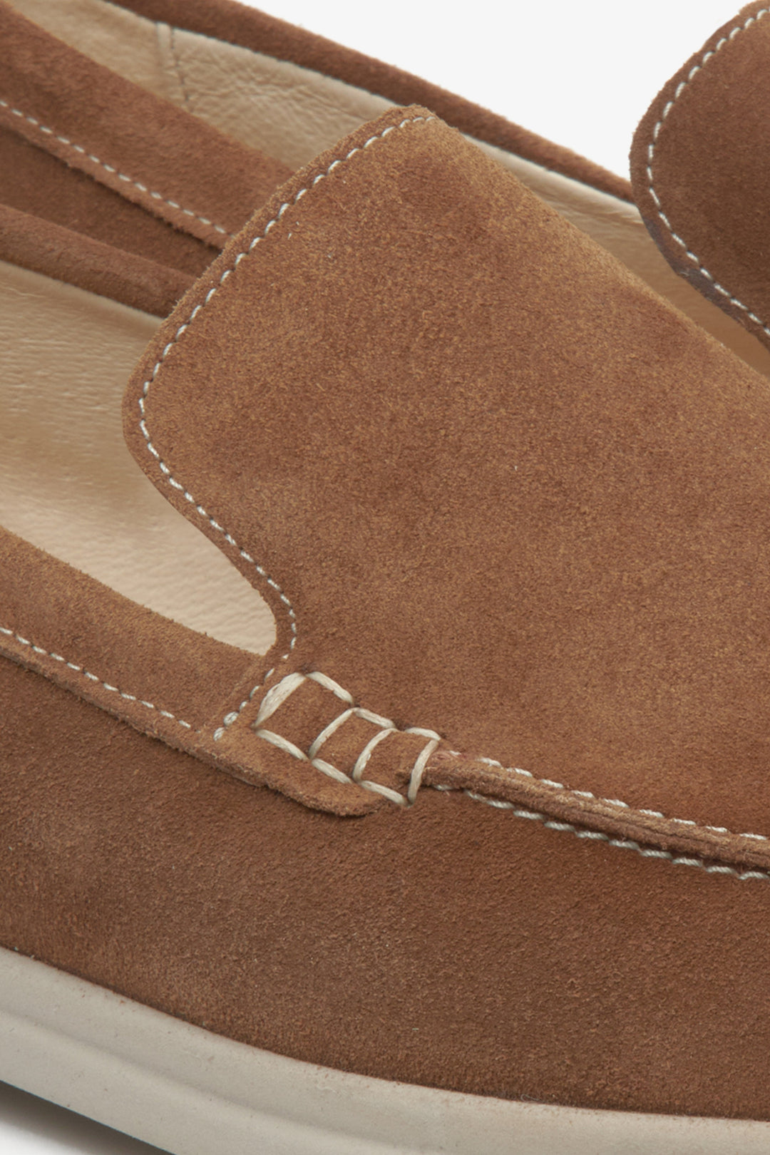 Estro men's natural velvet loafers in brown - close-up of the heel and sideline of the shoes.
