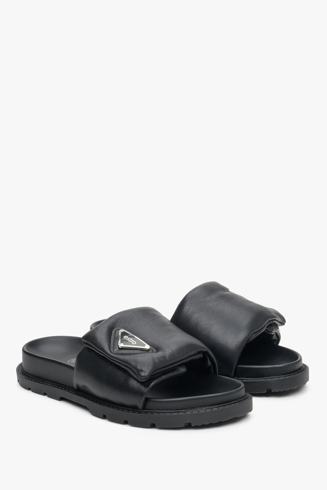 Chic, perfect for summer women's black slides on an elastic sole.