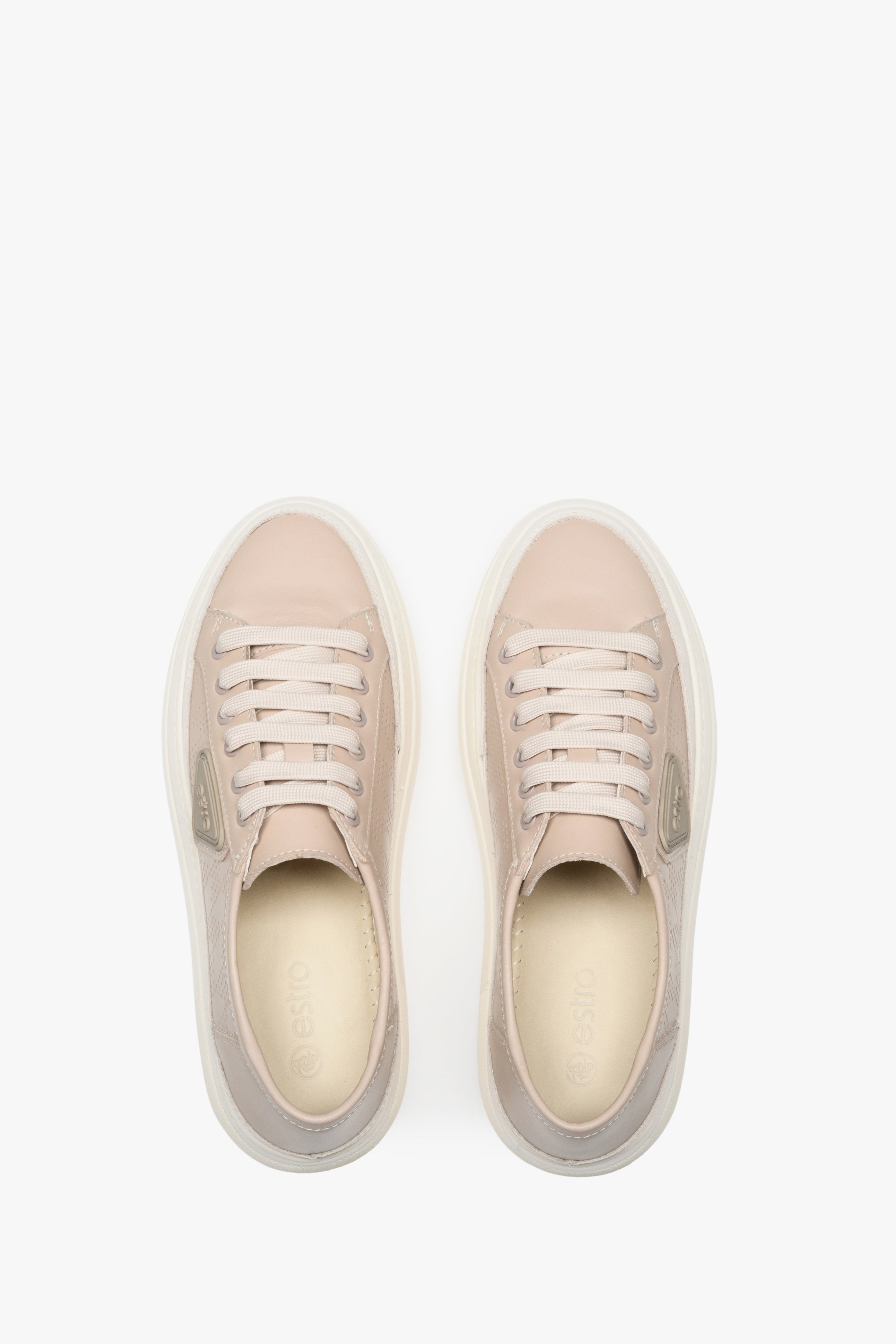 Lace-up beige leather Estro women's sneakers - presentation of the model from above.