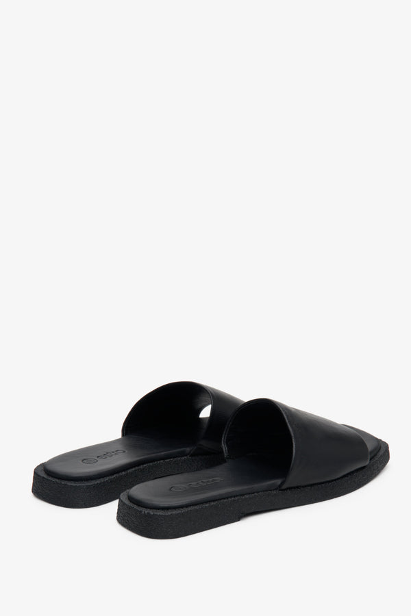 Women's black Estro flat slides made of natural leather.