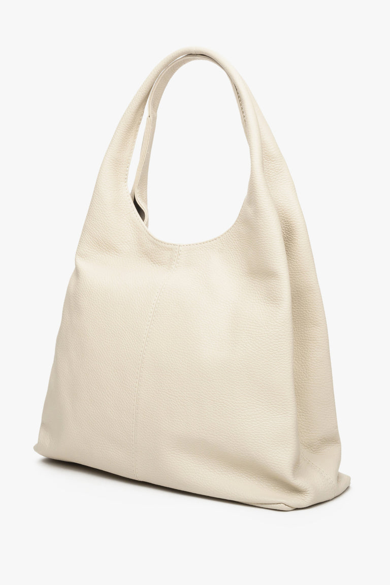 Women's shopper bag in light beige by Estro.