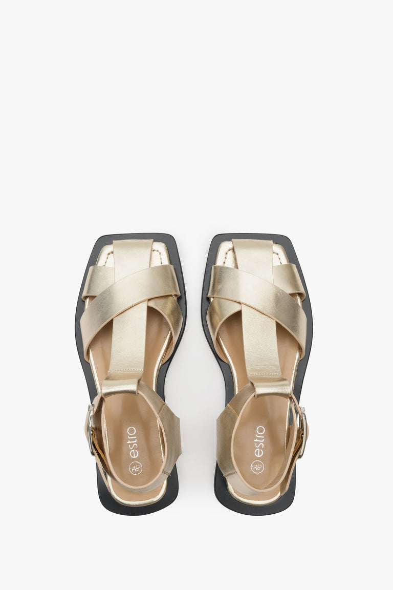 Women's gold leather sandals for summer Estro - presentation of footwear from above.