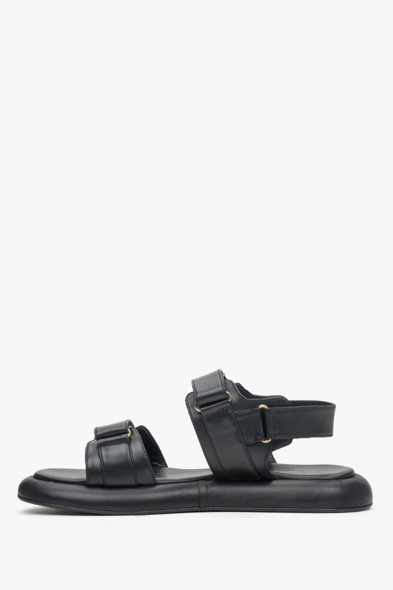 Black women's sandals made of natural leather Estro - shoe profile.