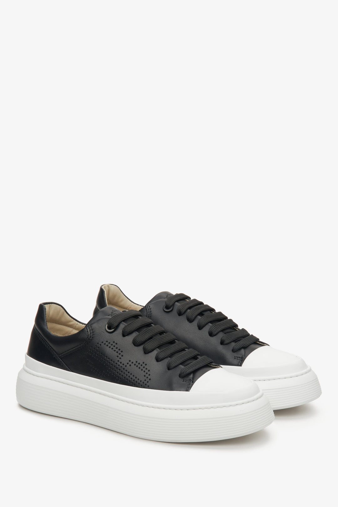Black leather Estro women's sneakers for spring - presentation of the the model on the side.