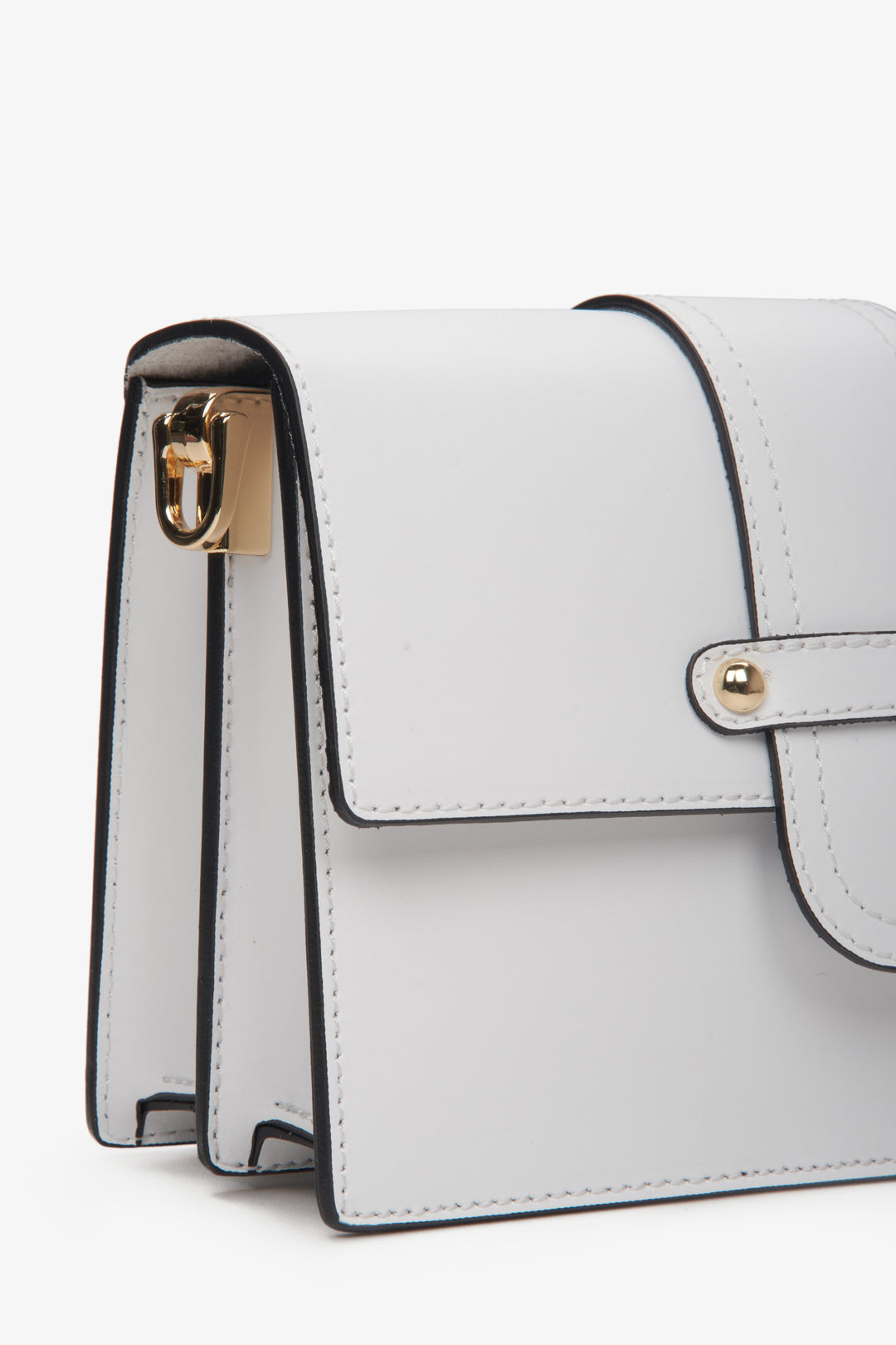 White women's shoulder bag by Estro - close up on details.