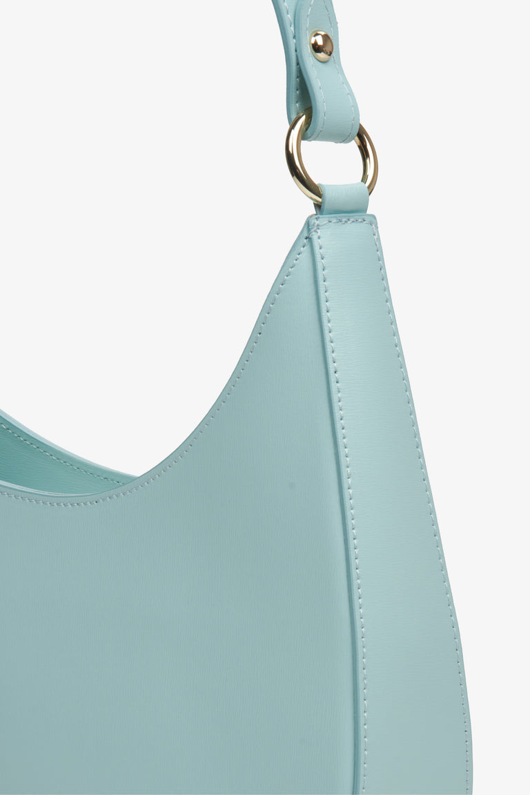 Women's Italian natural leather shoulder bag in blue.