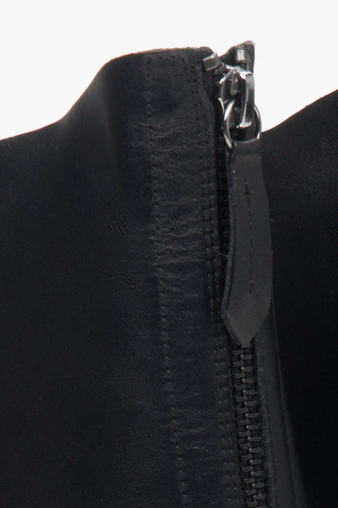 Estro women's black ankle boots for the summer - close-up of the zipper.