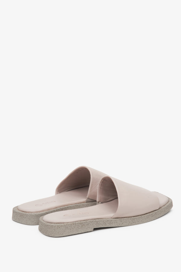 Women's beige Estro flat slides made of natural leather.