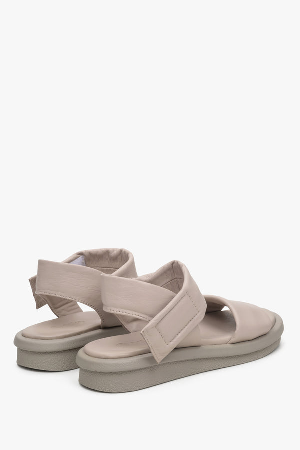 Women's sandals made of Italian natural leather on a low heel Estro - shoe profile in beige.