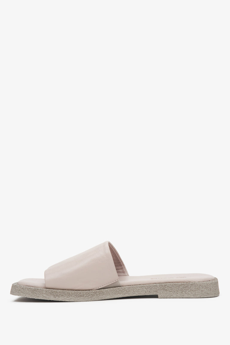 Women's Estro leather flat slide sandals in beige - shoe profile.