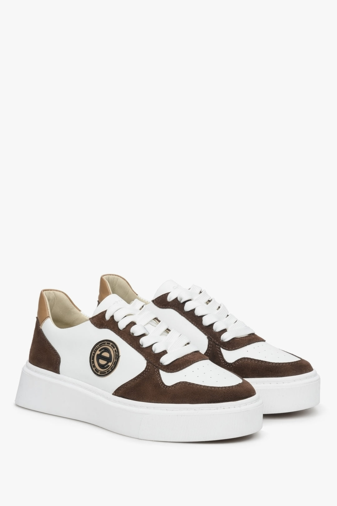 Women's velour and natural leather Estro sneakers with lacing in white and brown.